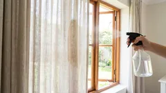 So frischen Sie Ihre Vorhänge in 15 Minuten ohne Waschen auf: eine Schnellmethode für die regelmäßige Pflege