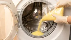 Die Waschmaschine wird in 15 Minuten von Kalk und Schmutz befreit: eine kostengünstige Methode, ohne einen Handwerker rufen zu müssen