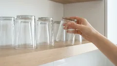 Warum Gläser und Tassen kopfüber aufbewahrt werden sollten: Merkt euch das für euer ganzes Leben