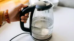 Warum Wasser nicht zweimal gekocht werden sollte: ein zwingender Grund